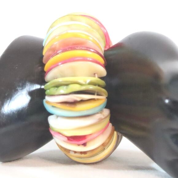 Colorful Semicircle Shell Stretch Bracelet - Picture 2 of 8